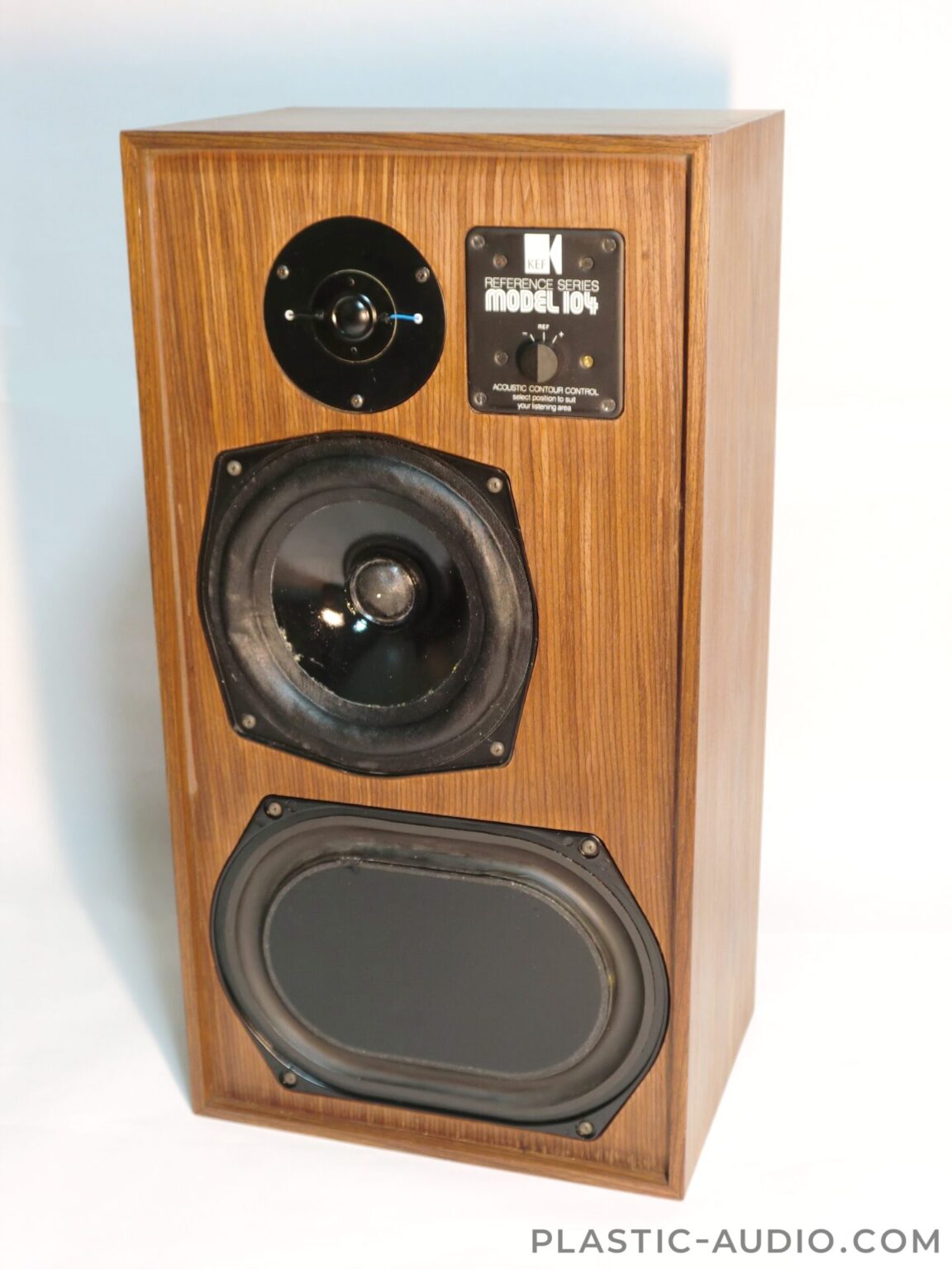 KEF Model 104のレビュー：圧倒的な太さ・濃さ・解像度。 | Plastic Audio