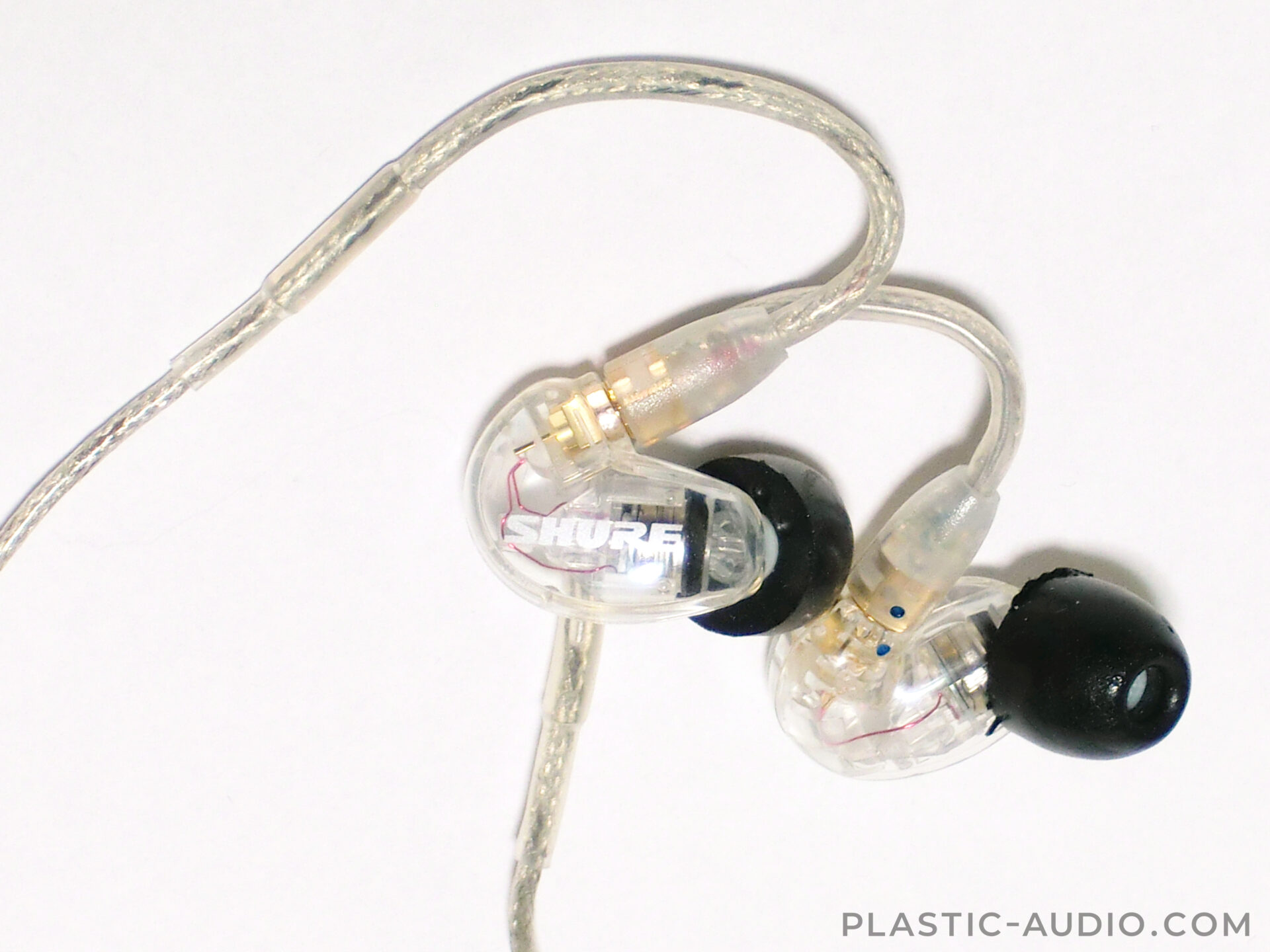 SHURE SE215のレビュー：遮音性高く無難な音のイヤホン。 | Plastic Audio
